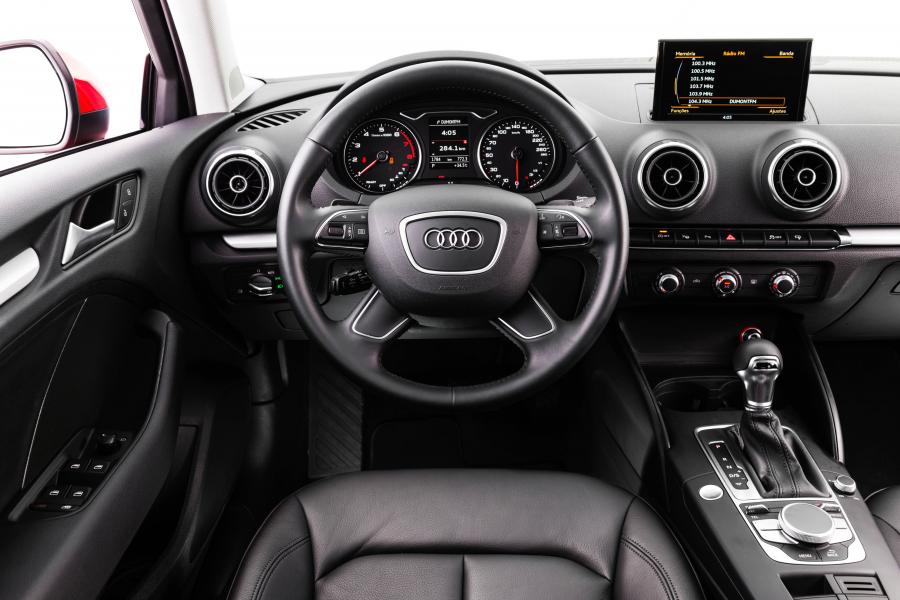Торпедо Audi A3 Sedan 1.4 TFSI Flex (8V) 2015 года  (LA) (фото 12 из 23)